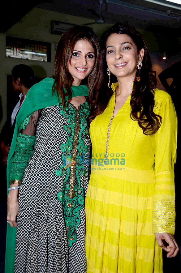 juhi chawla graces jp singhals exhibition at jj institute 9