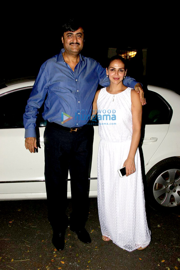 esha deol snapped at hema malinis birthday party 5