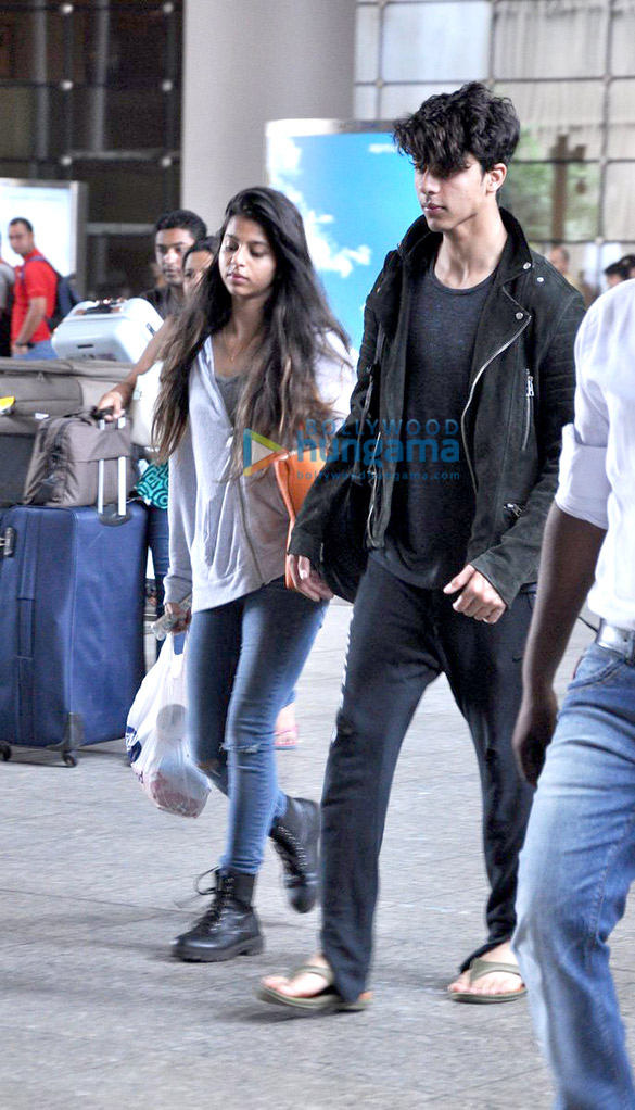 aryan khan suhana khan snapped on their way back from london 6