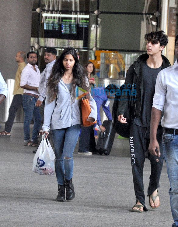 aryan khan suhana khan snapped on their way back from london 3