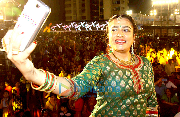 aarya babbar misti mukherjee and others grace kora kendra navratri 5