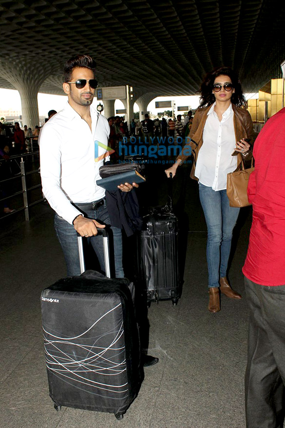 karishma tanna upen patel spotted at the international airport 4