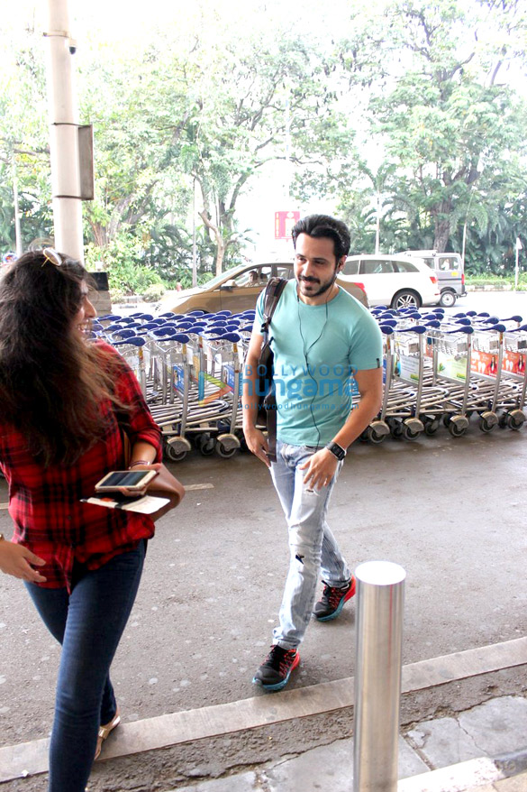 emraan hashmi snapped at the domestic airport 4