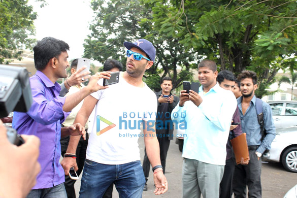 yuvraj singh snapped at the domestic airport 8