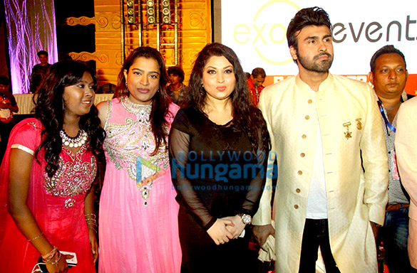 celebs grace the falguni pathaks raas garba celebrations at kamgar krida 20