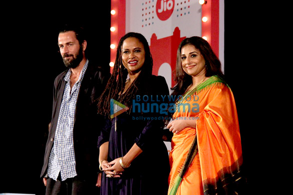celebs grace the opening ceremony of the 17th mumbai film festival 10