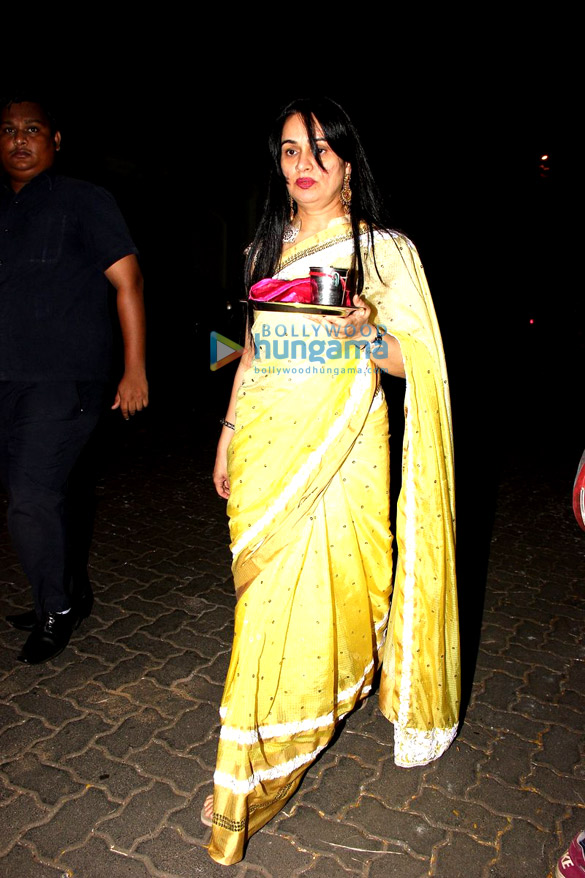 celebs grace the karva chauth celebrations at anil kapoors house 18