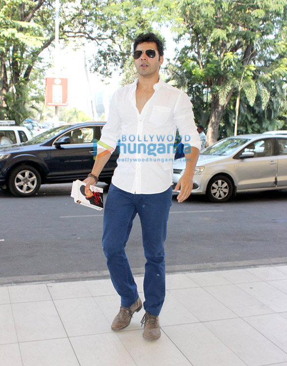 varun dhawan departs to shoot dilwale song in goa 4