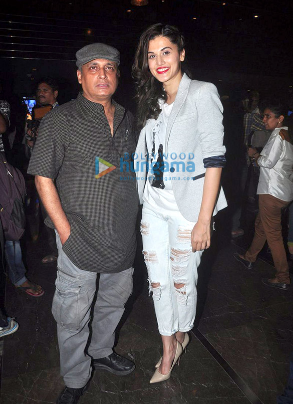 manoj bajpayee tapsee pannu at the screening of the homecoming 9
