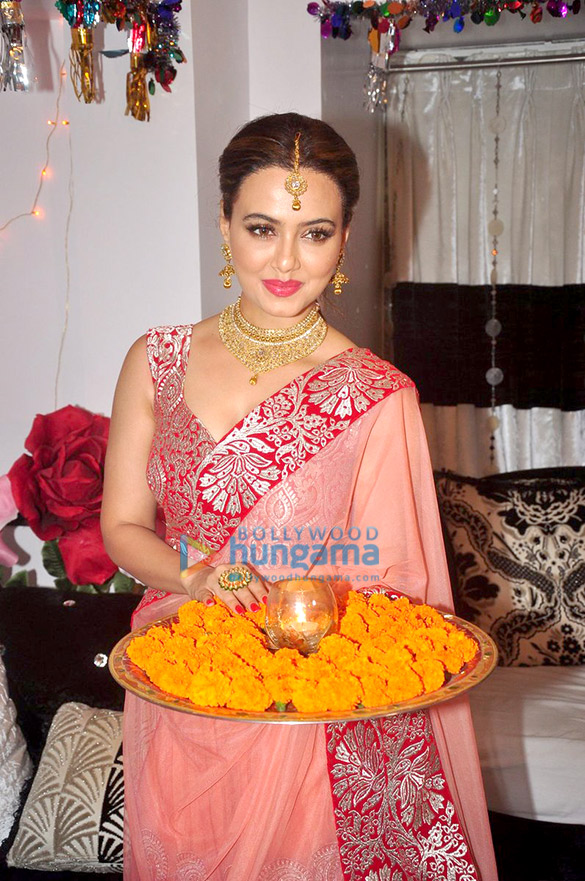 sana khans diwali photo shoot 4
