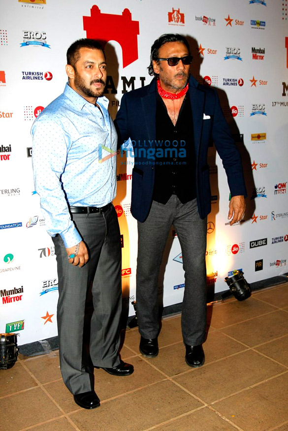 salman khan saif ali khan and other celebs grace the closing ceremony of mami 2