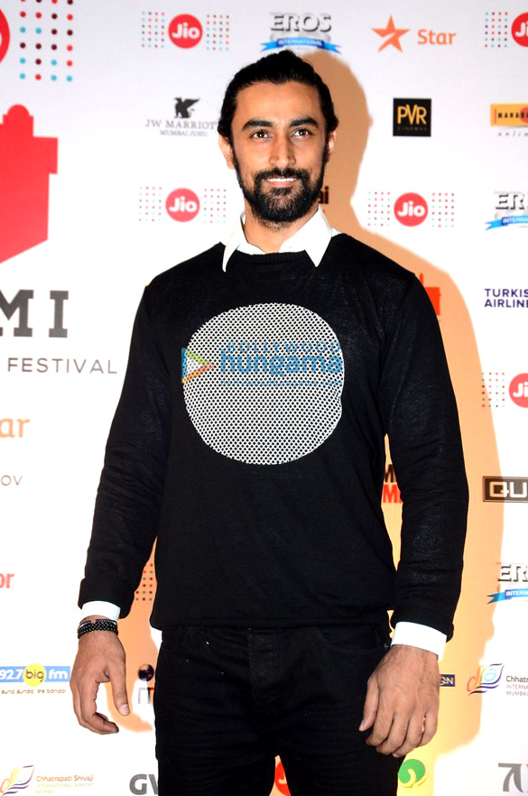 salman khan saif ali khan and other celebs grace the closing ceremony of mami 26