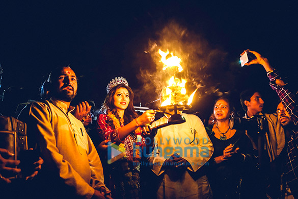 urvashi rautela does a special ganga aarti at rishikesh 2