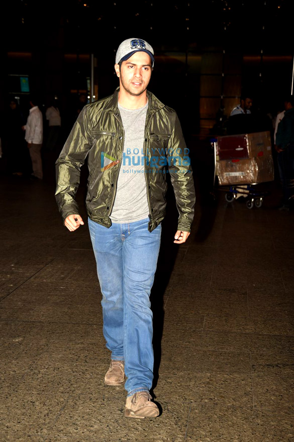 varun dhawan snapped at the international airport 5