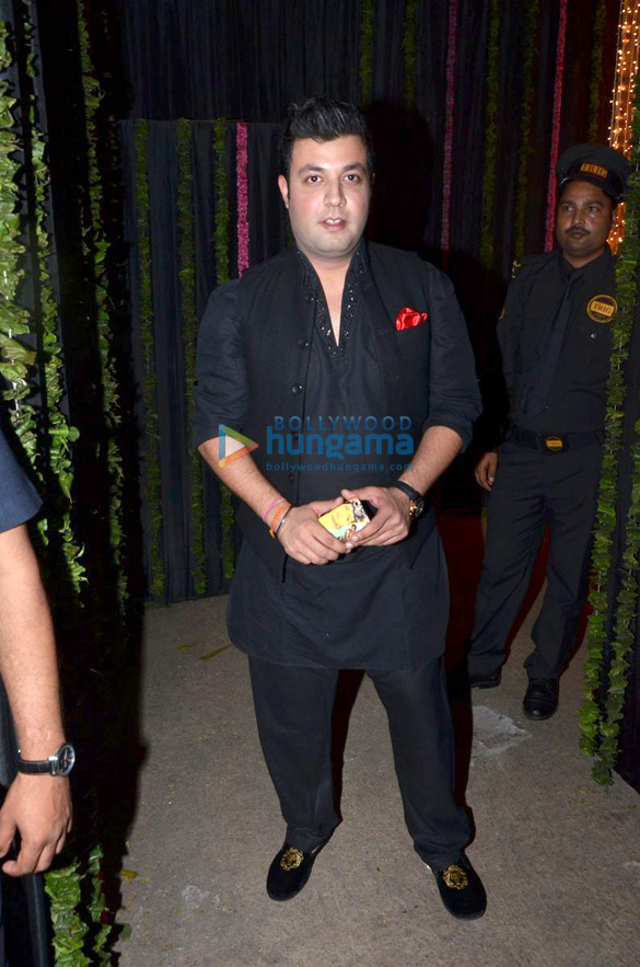 celebs grace amitabh bachchans diwali bash at jalsa 19