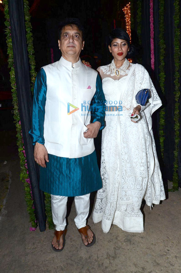 celebs grace amitabh bachchans diwali bash at jalsa 40