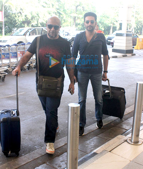 hrithik roshan kajol madhuri dixit and others snapped at the domestic airport 5