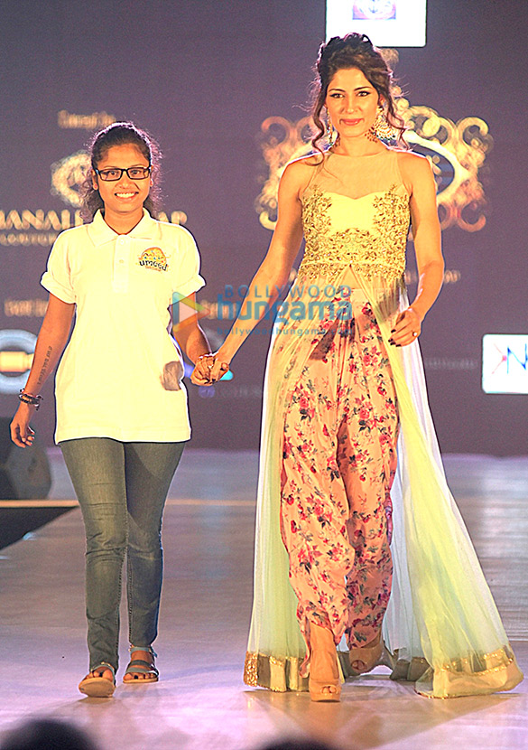 celebs walk the ramp for the ngo umeed 21
