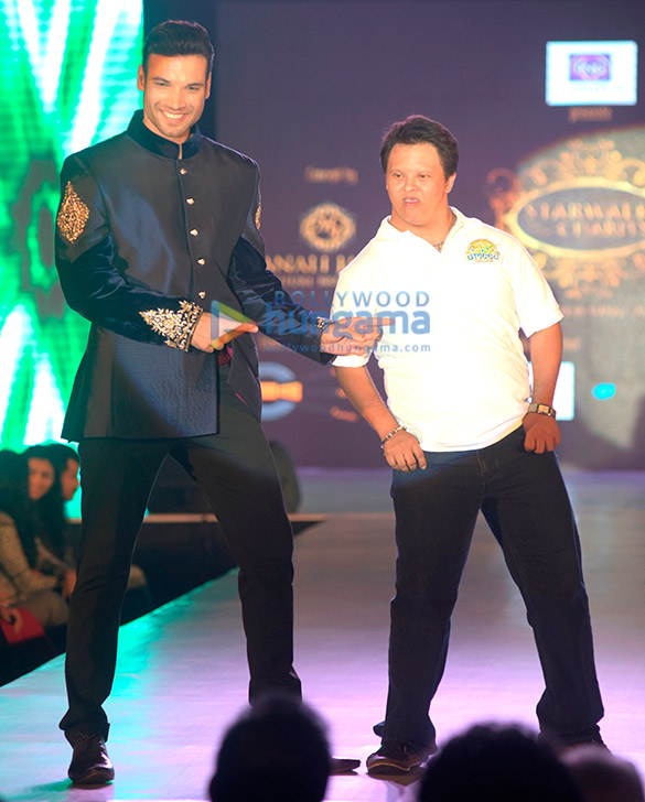 celebs walk the ramp for the ngo umeed 4