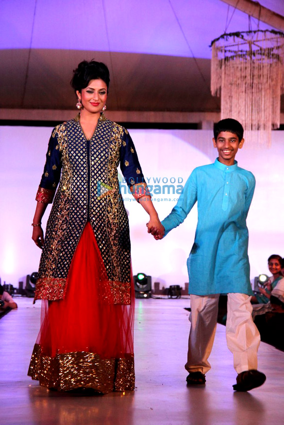jacqueline fernandez tv celebs grace the global peace initiative 2015 4
