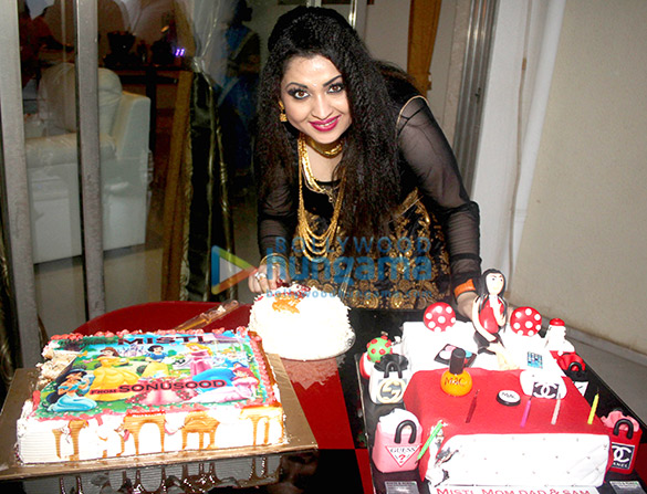 misti mukherjee celebrates her birthday with family friends 4