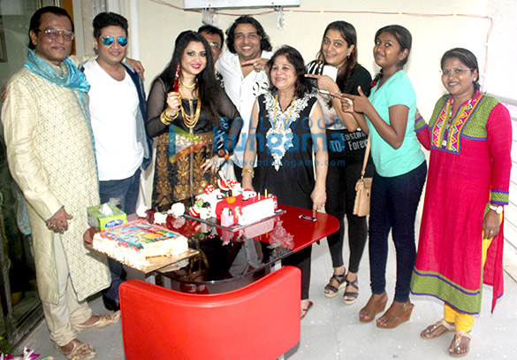 misti mukherjee celebrates her birthday with family friends 3
