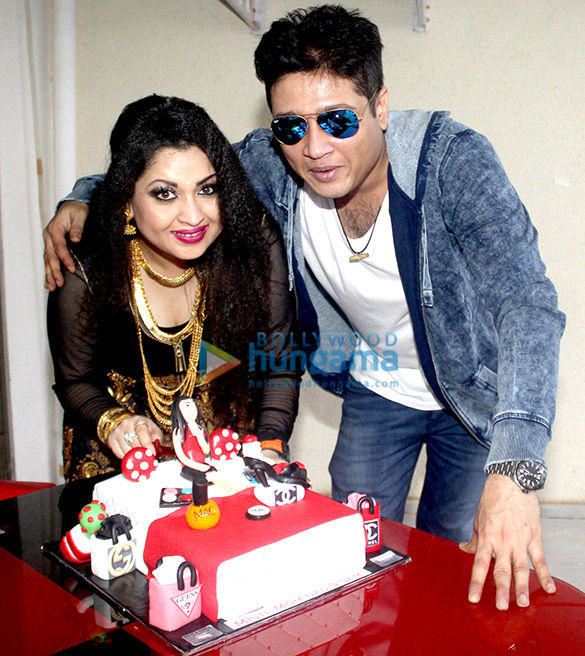 misti mukherjee celebrates her birthday with family friends 5