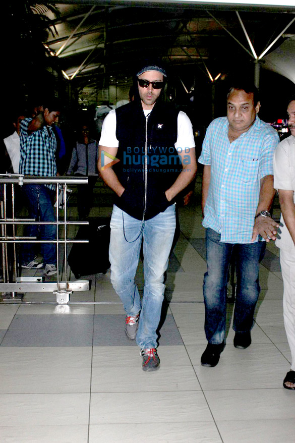 hrithik roshan spotted at the domestic airport 2
