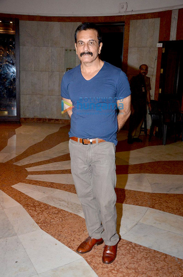 sushmita sen graces an art exhibition 8