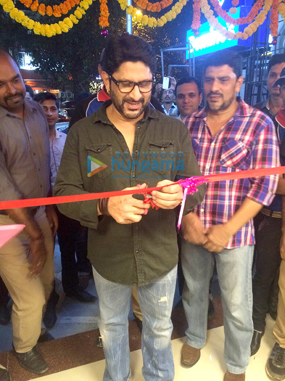 arshad warsi snapped at the opening of a popular eatery in mumbai 2