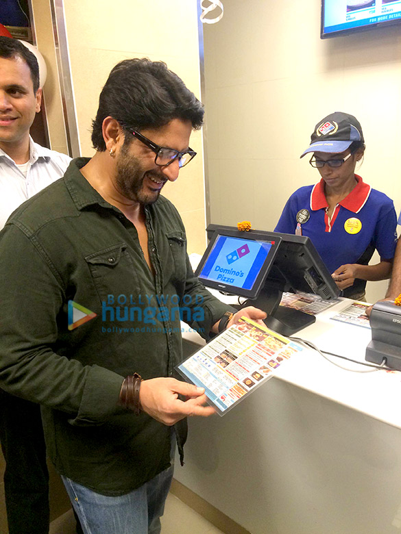 arshad warsi snapped at the opening of a popular eatery in mumbai 6