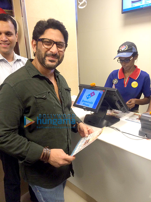 arshad warsi snapped at the opening of a popular eatery in mumbai 8