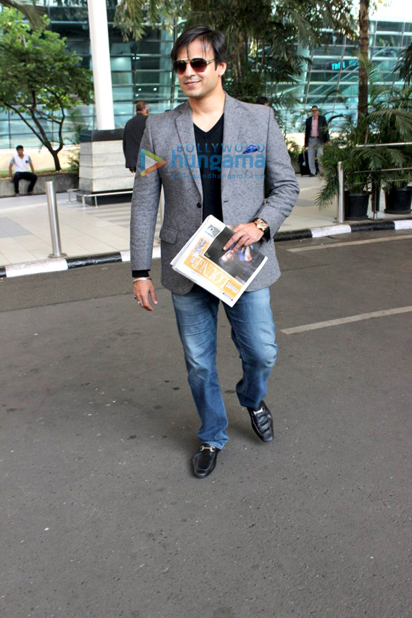 vivek oberoi shreya saran snapped at the domestic terminal 7