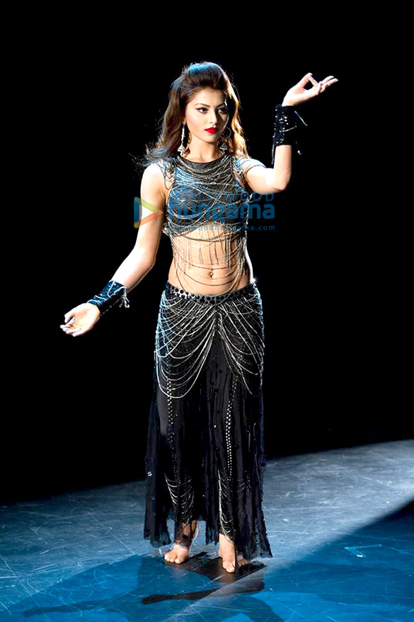 urvashi rautela performs in las vegas at miss universe pageant 4