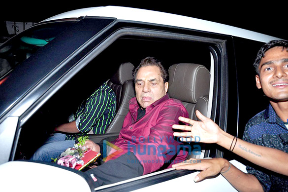 dharmendra snapped on his birthday 4