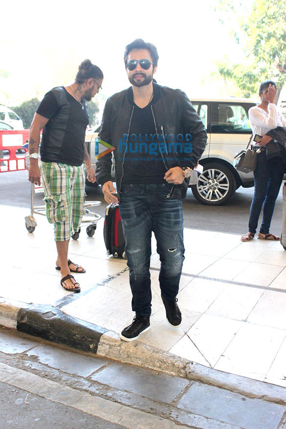 riteish deshmukh genelia dsouza abhishek bachchan anil kapoor ayushmann khurrana and others snapped at the domestic airport 11