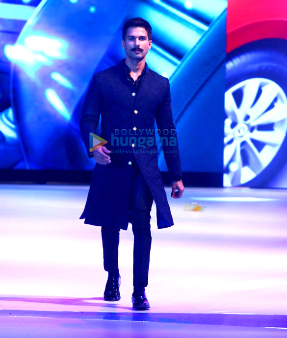 shahid kapoor sonam kapoor grace the launch of volkswagens 21st century beetle 4