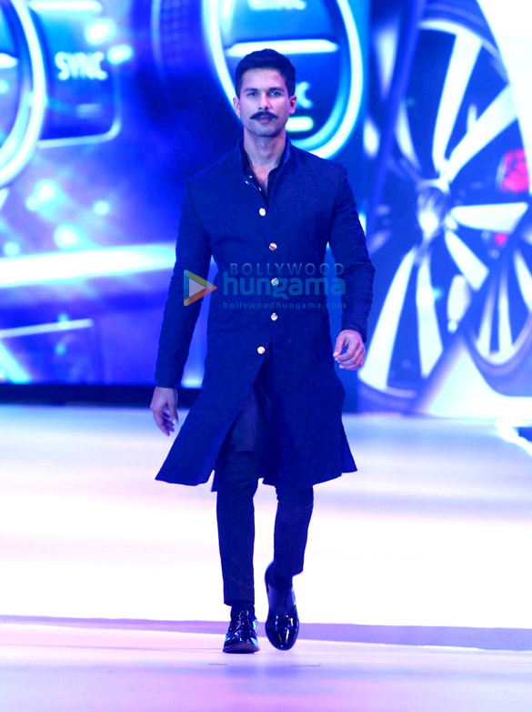 shahid kapoor sonam kapoor grace the launch of volkswagens 21st century beetle 3