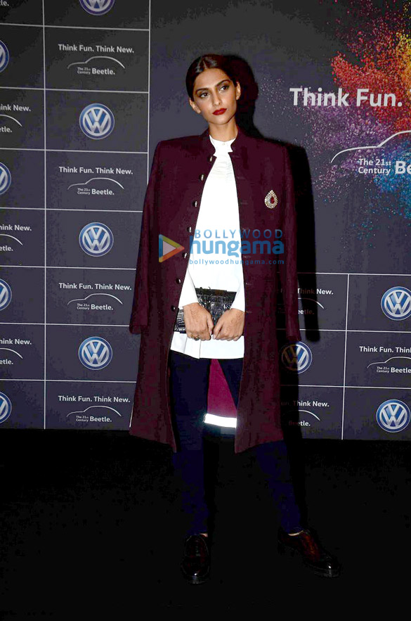 shahid kapoor sonam kapoor grace the launch of volkswagens 21st century beetle 8