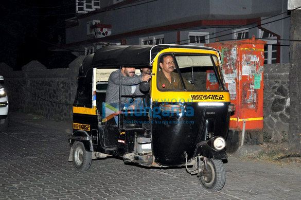 salman khan takes a rickshaw ride home post dinner with family 14