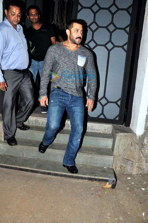 salman khan takes a rickshaw ride home post dinner with family 10