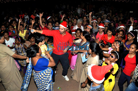 varun dhawan celebrates christmas with st catherines ngo kids 8