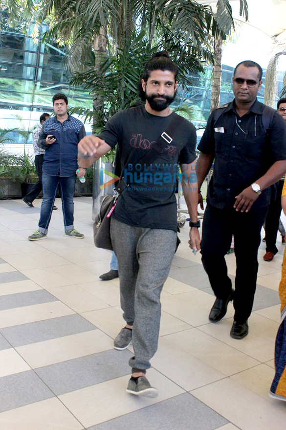 farhan akhtar anushka sharma virat kohli snapped at the airport 6
