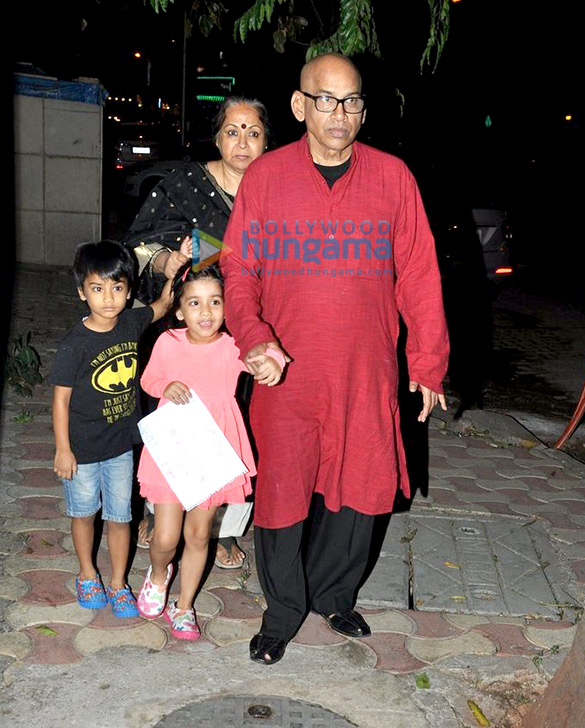 vidya balans parents snapped with her birthday cake 4
