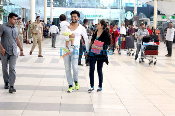 riteish deshmukh genelia dsouza sonakshi sinha and others snapped at the airport 2