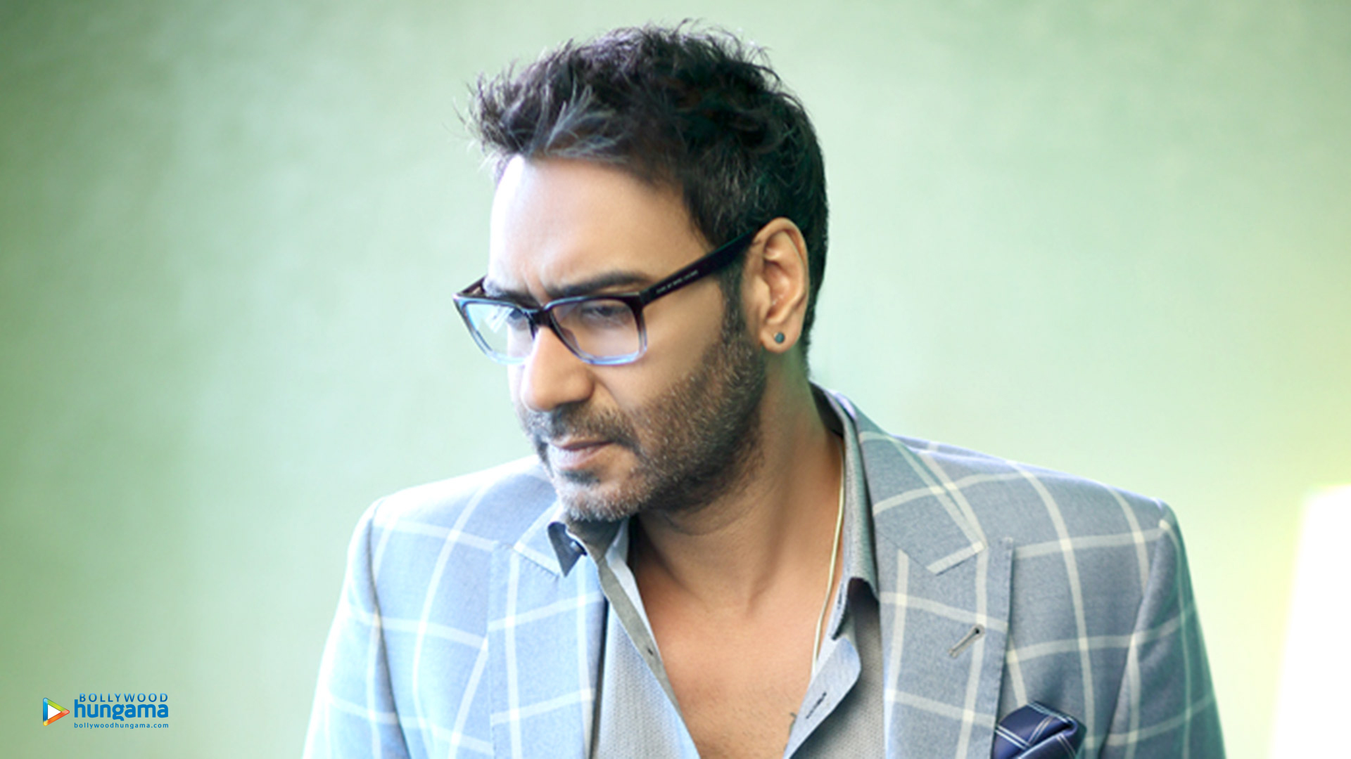 Ajay Devgan HQ Wallpapers | Ajay Devgan Wallpapers - 14703 - Oneindia  Wallpapers