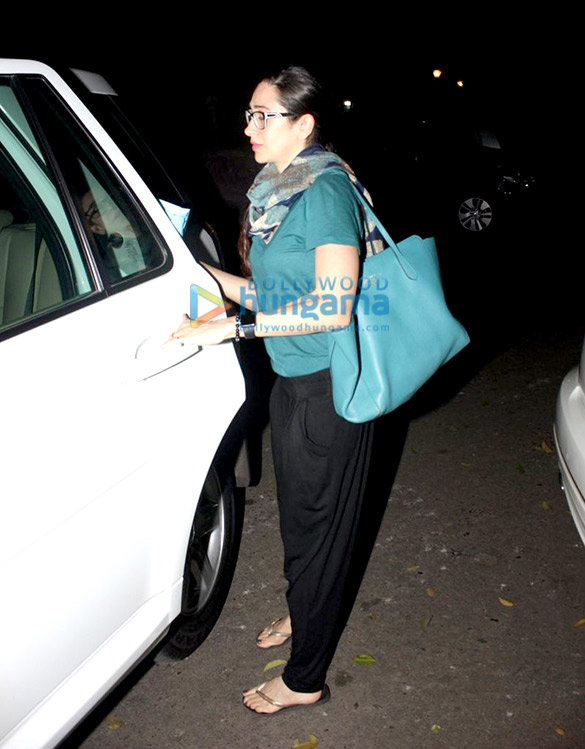 kareena kapoor khan and karisma kapoor snapped in bandra 7