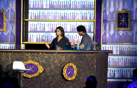 shah rukh khan and alia bhatt snapped rehearsing for filmfare awards 3