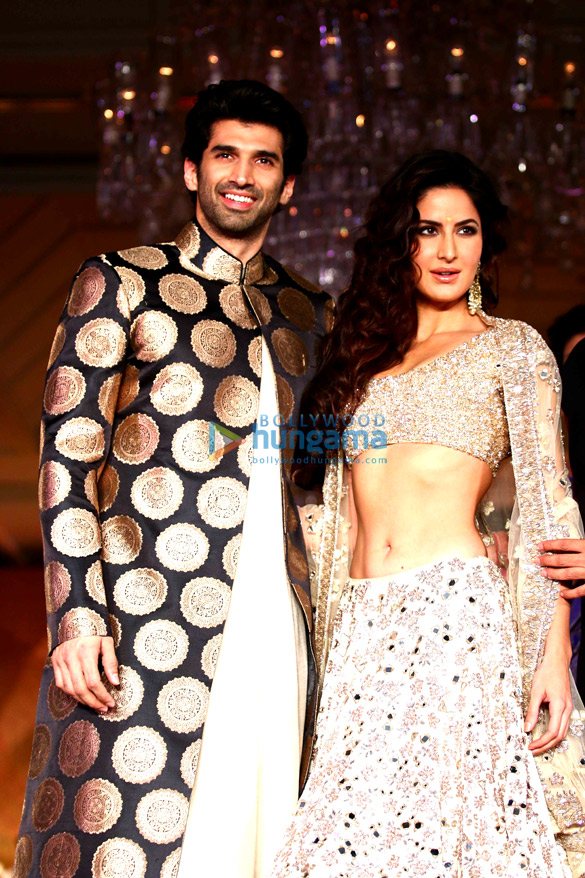 katrina kaif aditya roy kapur walk the ramp for manish malhotra sahachari foundation 6