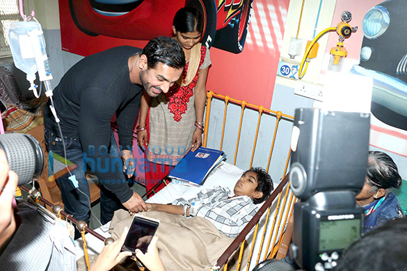 john abraham inaugurates a special ivf centre at wadia hospital 7